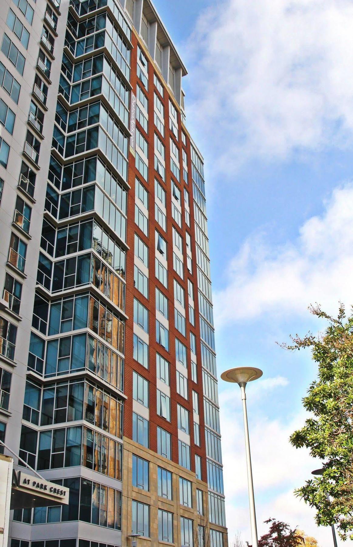 Weichert Suites At The Ovation 麦克莱恩 外观 照片
